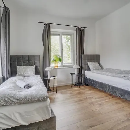 Premium Boczna * Varšava